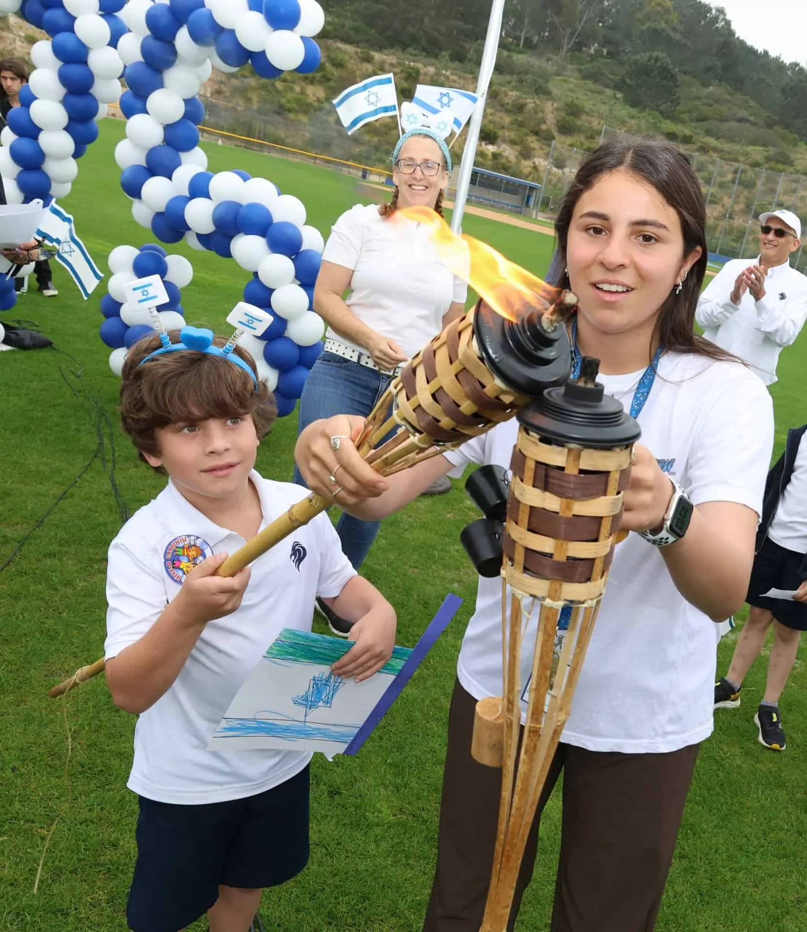 SDJA 学生参加校园的 Yom HaAtzmaut 活动