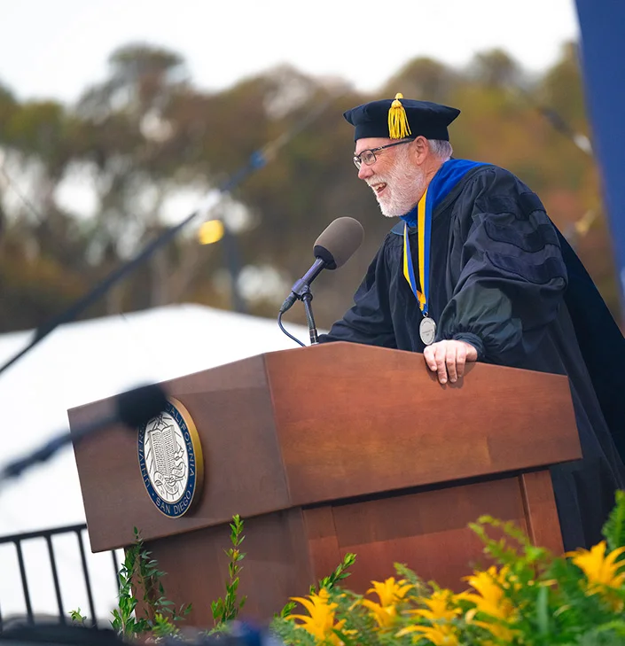 UCSD 校友 Fred Ramsdell 在 2026 届 All Campus Commencement 上发言