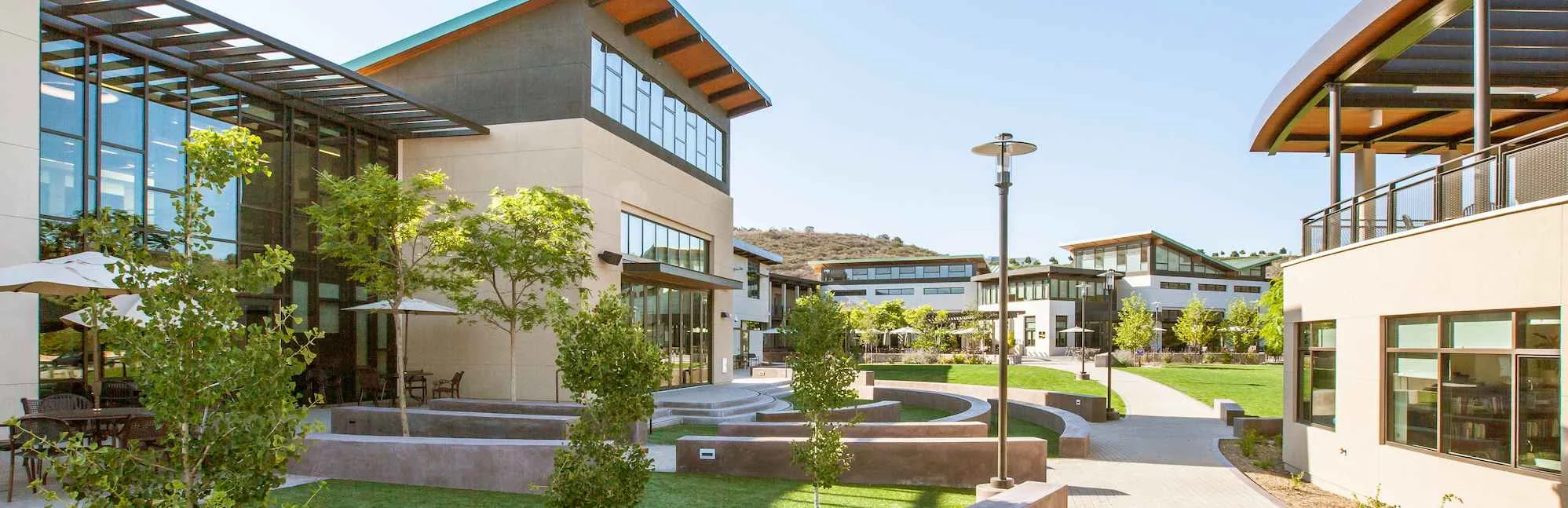 Pacific Ridge School buildings and courtyard in Carlsbad
